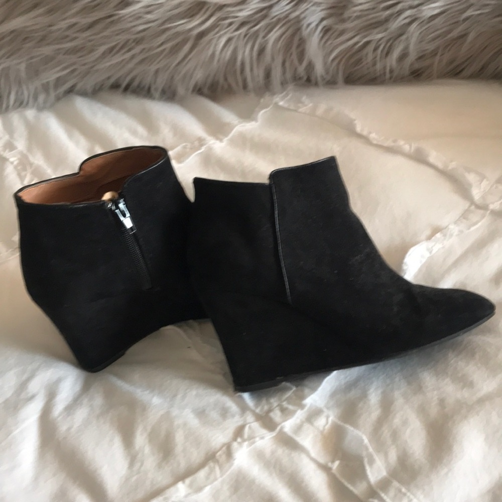 Qupid black wedge booties